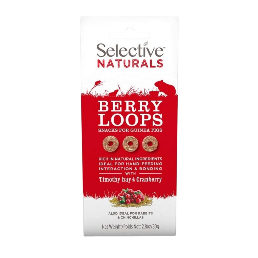 Selective Naturals Berry Loops front view with vibrant red berries and green hay bits.